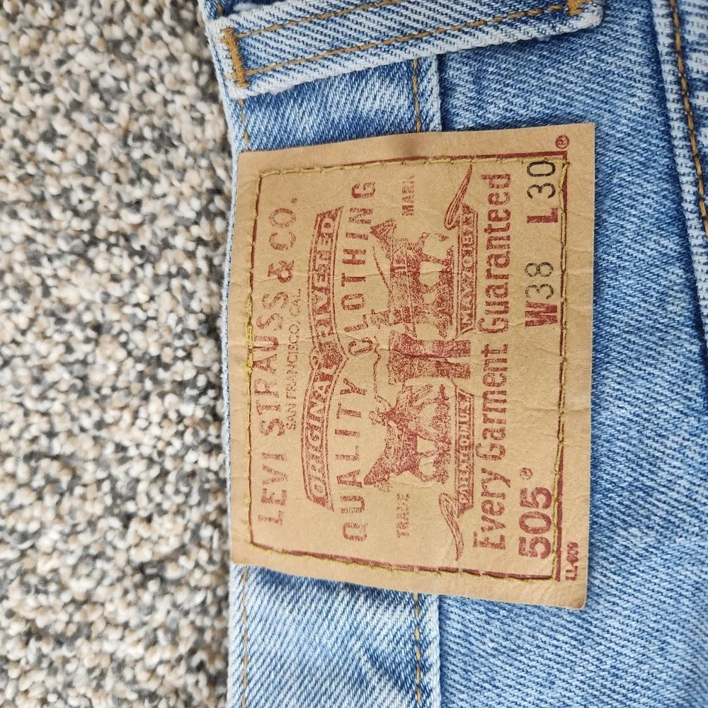 Levis 505 Regular Fit Straight Leg Jeans Mens 38x30 Light Wash Blue Denim Cotton
